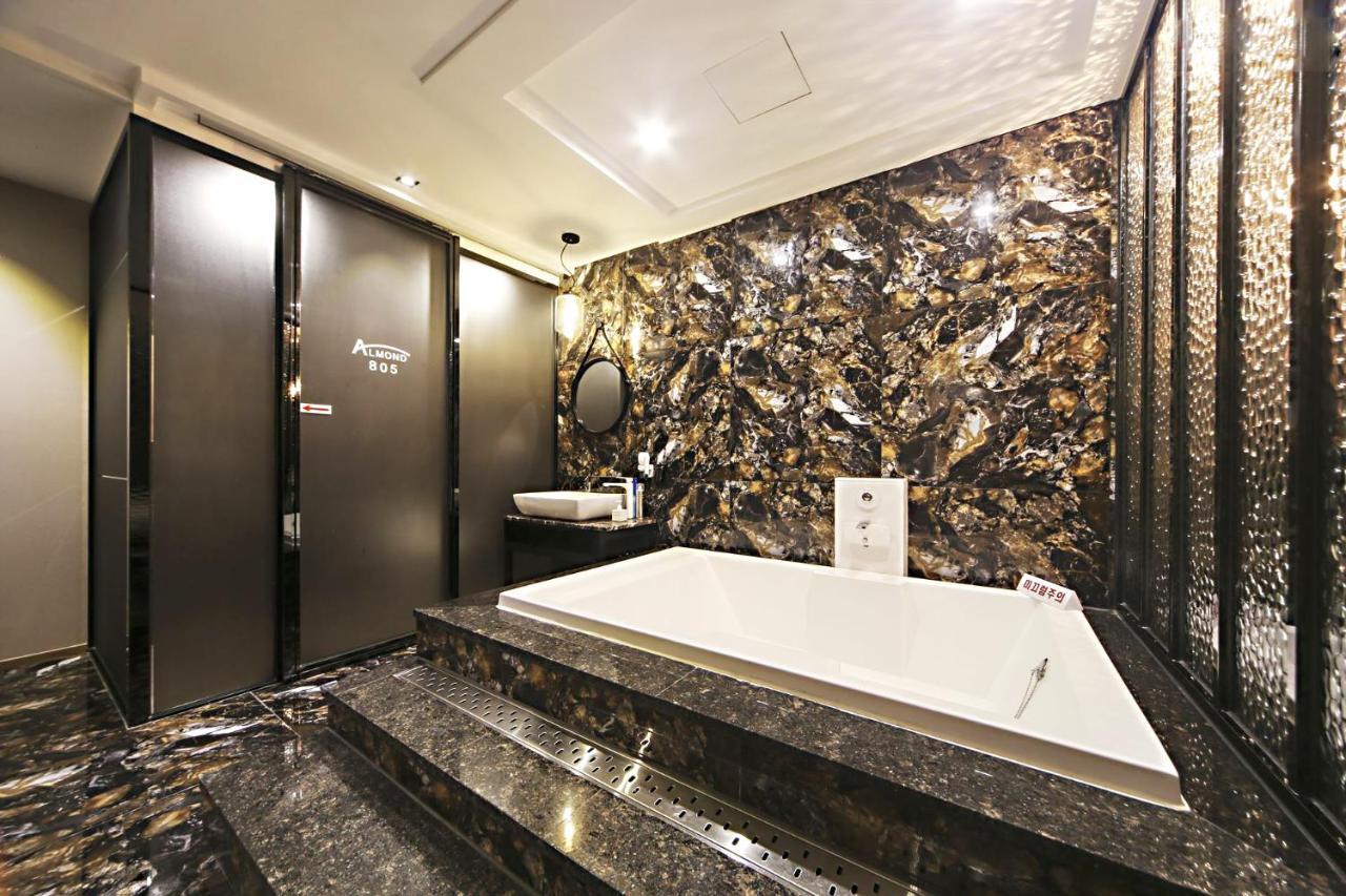 Masan Almond Hotel Changwon Exterior foto